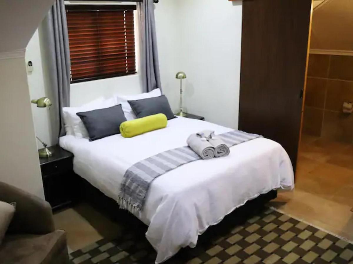 The Oak Potch Guesthouse Potchefstroom Exterior photo